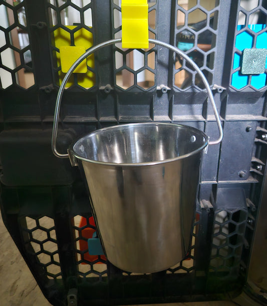 Gunner Kennel Water Bucket Hook